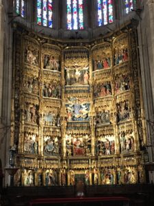 El Turismo religioso es una opción más para hacer turismo. En Asturias tenemos varios santuarios enclavados en paisajes de belleza abrumadora.